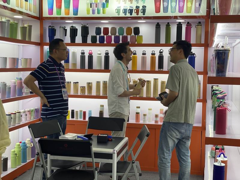 135th Canton Fair Ningbo Betterway Water Bottles.jpg